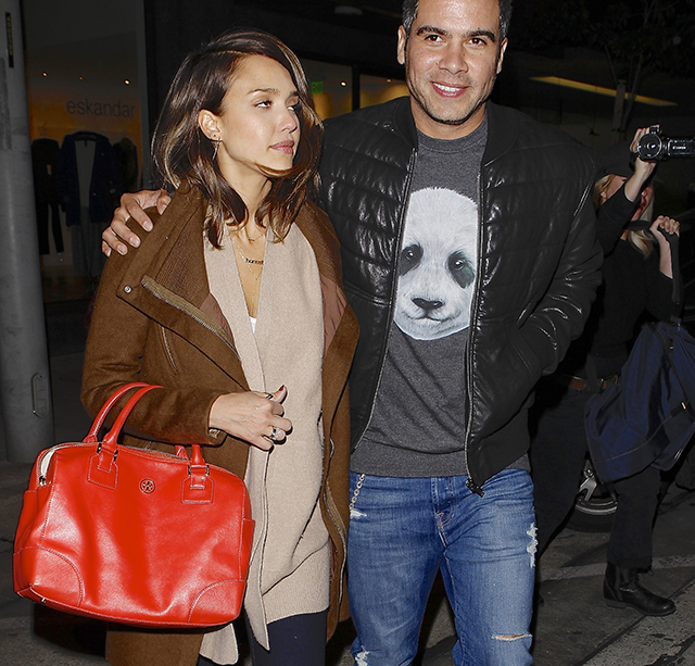 Jessica Alba Goes to Dinner with Tory Burch on Her Arm - PurseBlog