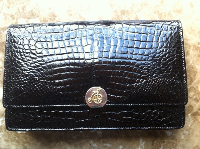 Crocodile Clutch