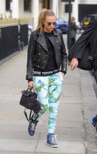 Cara Delevingne Mulberry Bag 3 Purseblog P S Please Consider Supporting Our Small Bag Loving Team By Clicking Links Before Ping Or Checking Out At Your Favorite Online Retailers Like