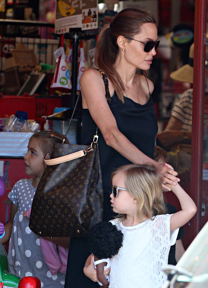 Angelina Jolie's Bag Louis Vuitton Cabas Mezzo