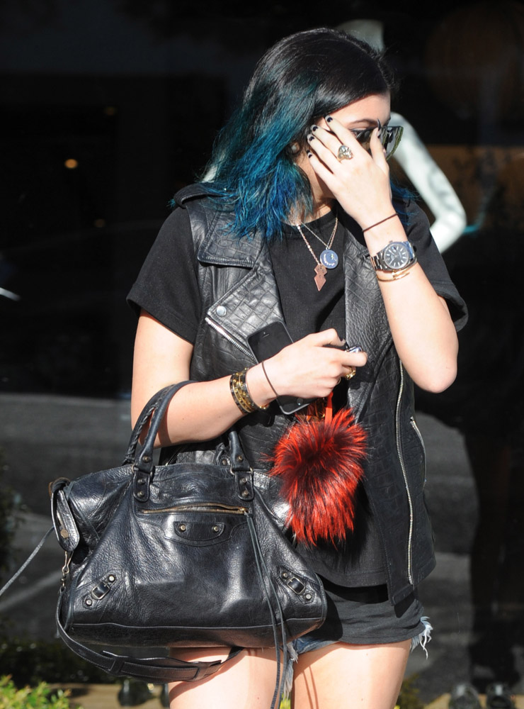 Lately, Kendall Jenner's Really Super Into…Vintage Belt Bags? - PurseBlog