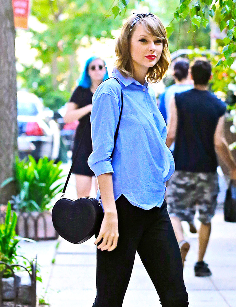 Can someone pls identify which bag Taylor Swift has here? :) : r