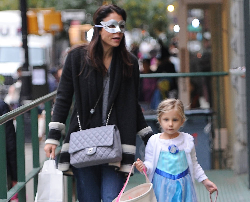 Bethenny Frankel Juggles a Mask, Dog, Child and Chanel Bag - PurseBlog