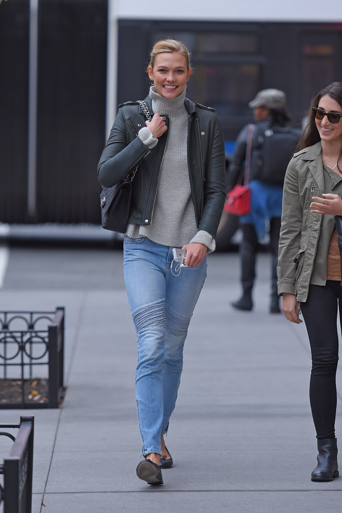 Karlie Kloss Carries Chanel in NYC - PurseBlog  Chanel classic jumbo,  Chanel bag, Chanel classic