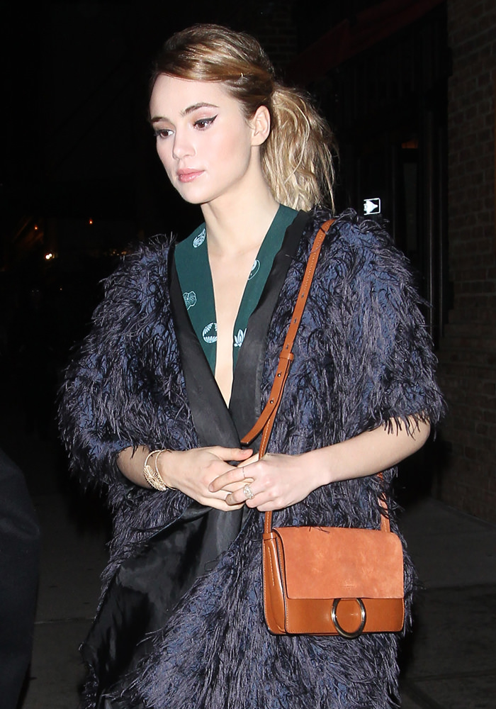 Jennifer Lawrence totes around $4k Dior saddle bag  Jennifer lawrence  street style, Jennifer lawrence style, Fashion