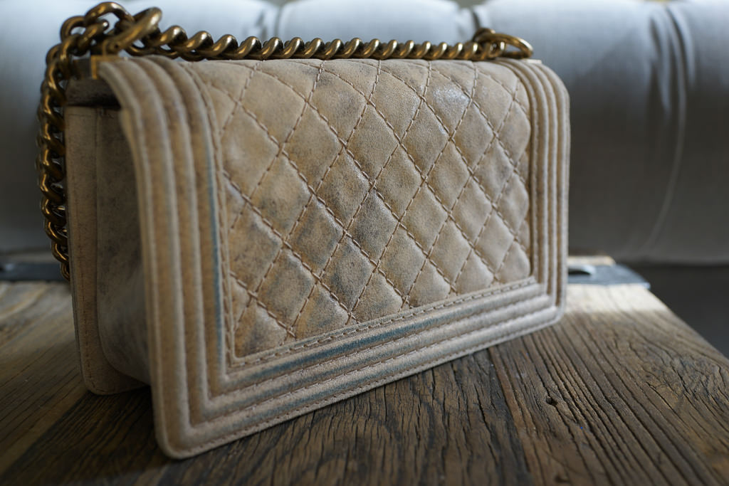 How I REMOVED COLOR TRANSFER from my WHITE CHANEL BAG