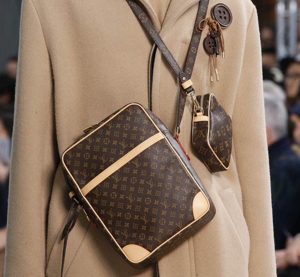 louisvuitton monogram camera bag aw15 mens show