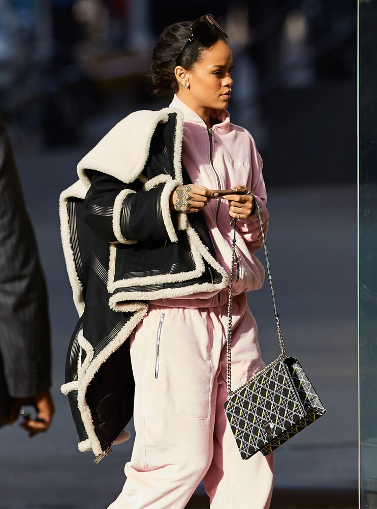Purse: Rihanna mit Louis Vuitton Mahina