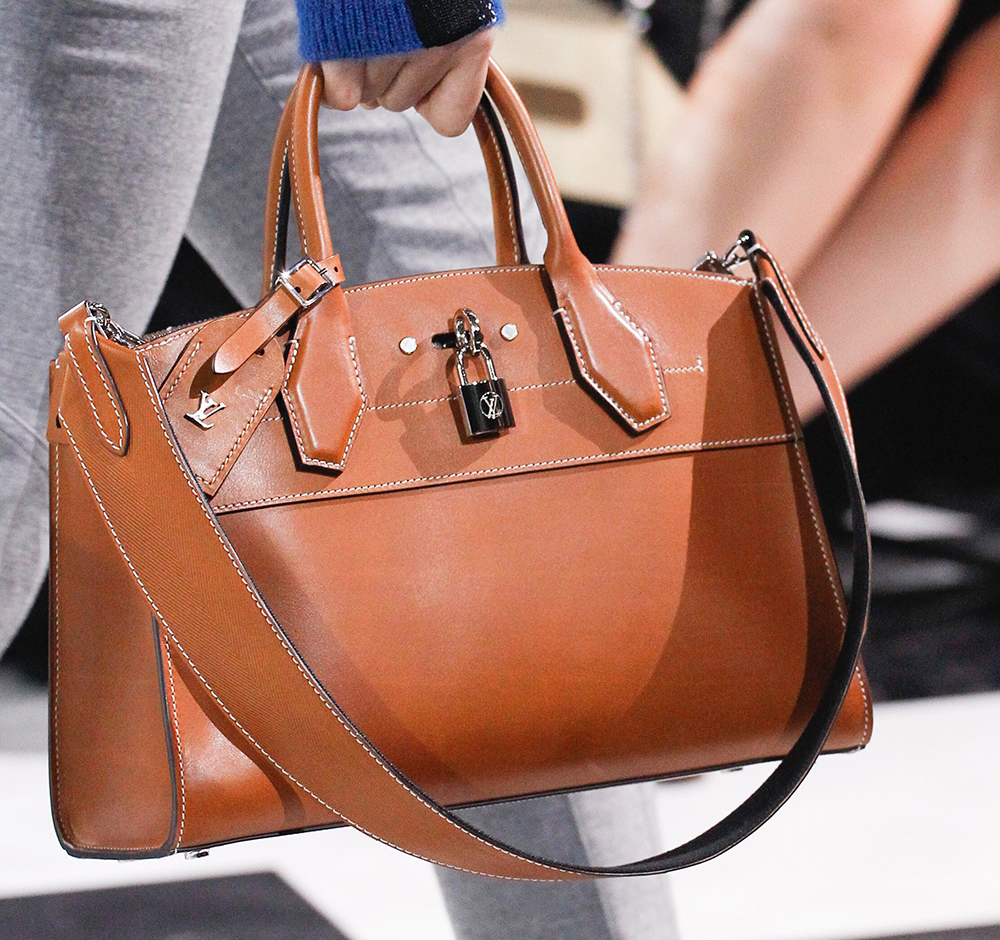 All the beautiful shades of Patina on the Louis Vuitton Monogram Bags. ❤️  #louisvuitton #louisvuittonbag #louisvuittonlover…