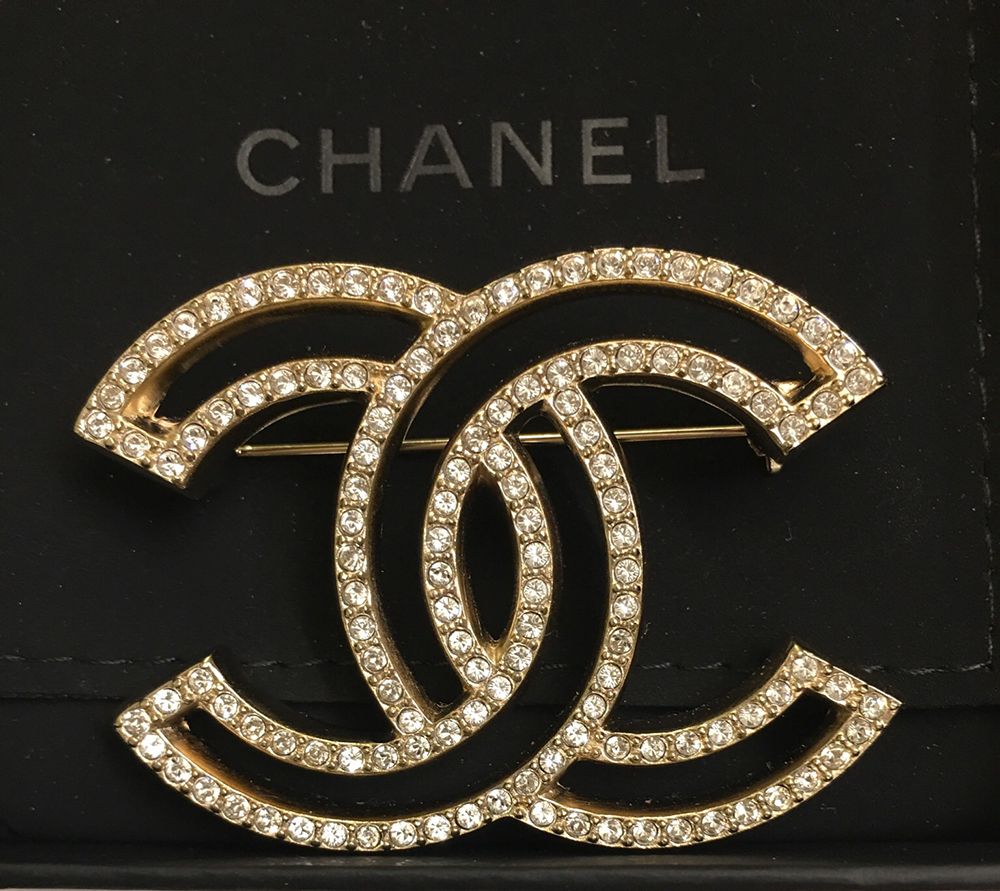 DIY CHANEL BROOCH, $5 DOLLARS ANYLAH BANKS 