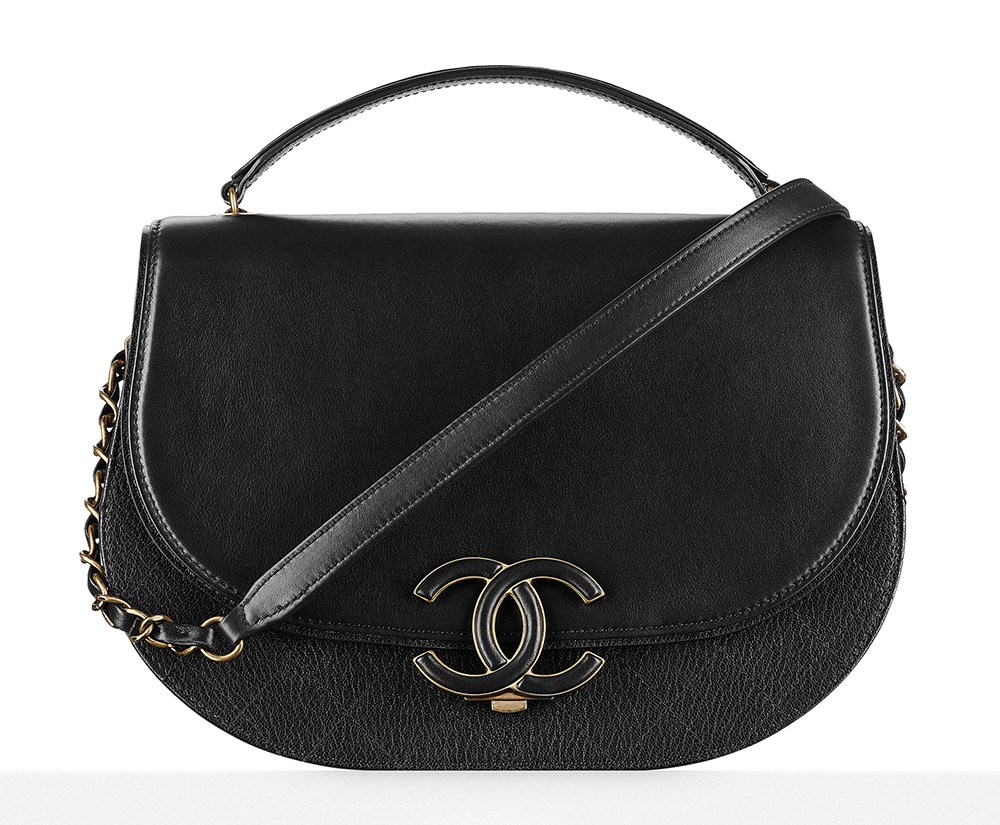 chanel black messenger bag