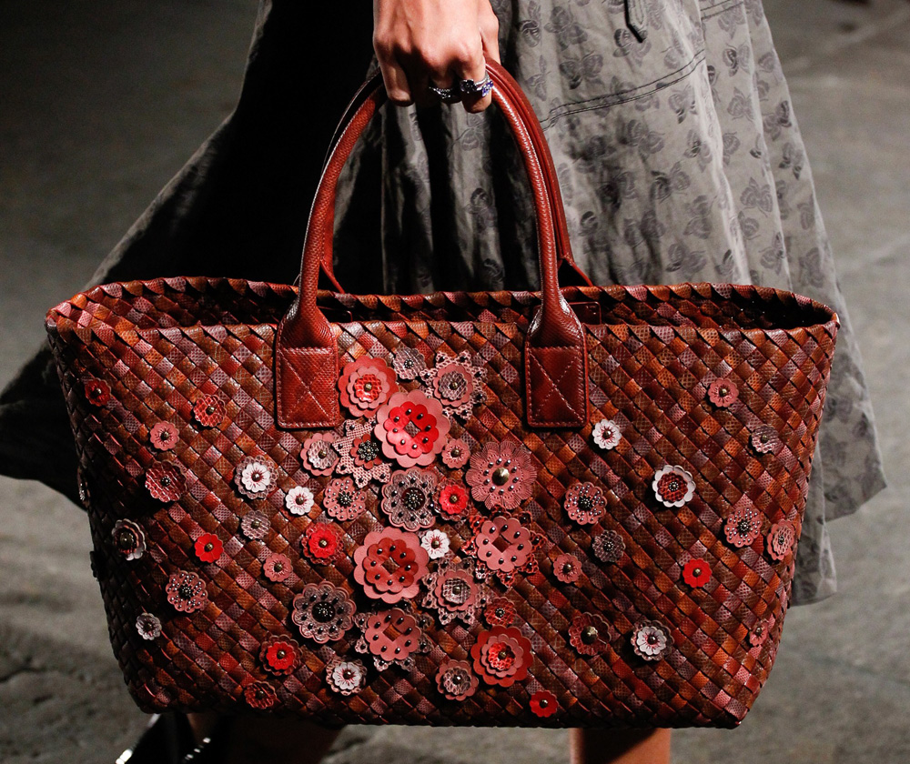 bottega veneta spring 2017 celebrated the brand 39 s 50th designer brand shopping bags