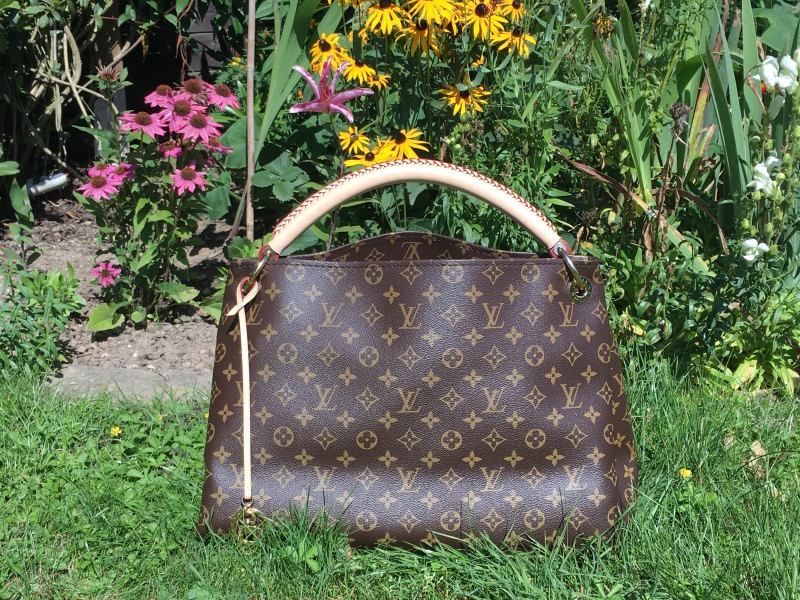 tPF Member: Firebird! Bag: Louis Vuitton Monogram Artsy MM Bag Shop: $1,960 via Louis Vuitton