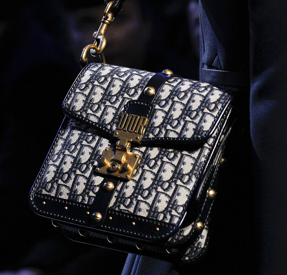 Dior’s Fall 2017 Runway Bags Were All Black or Navy Blue - PurseBlog