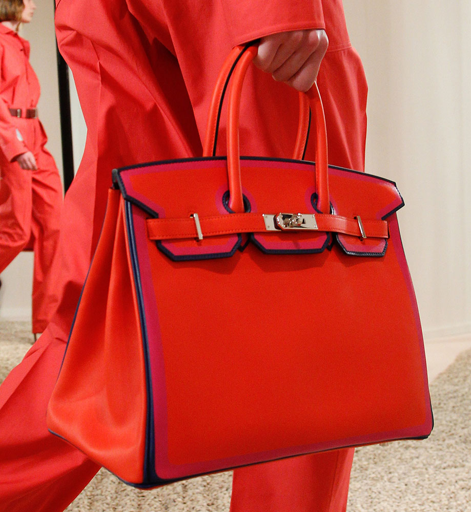 Miranda Kerr pulls out one of her old favorite Miu Miu bags - PurseBlog