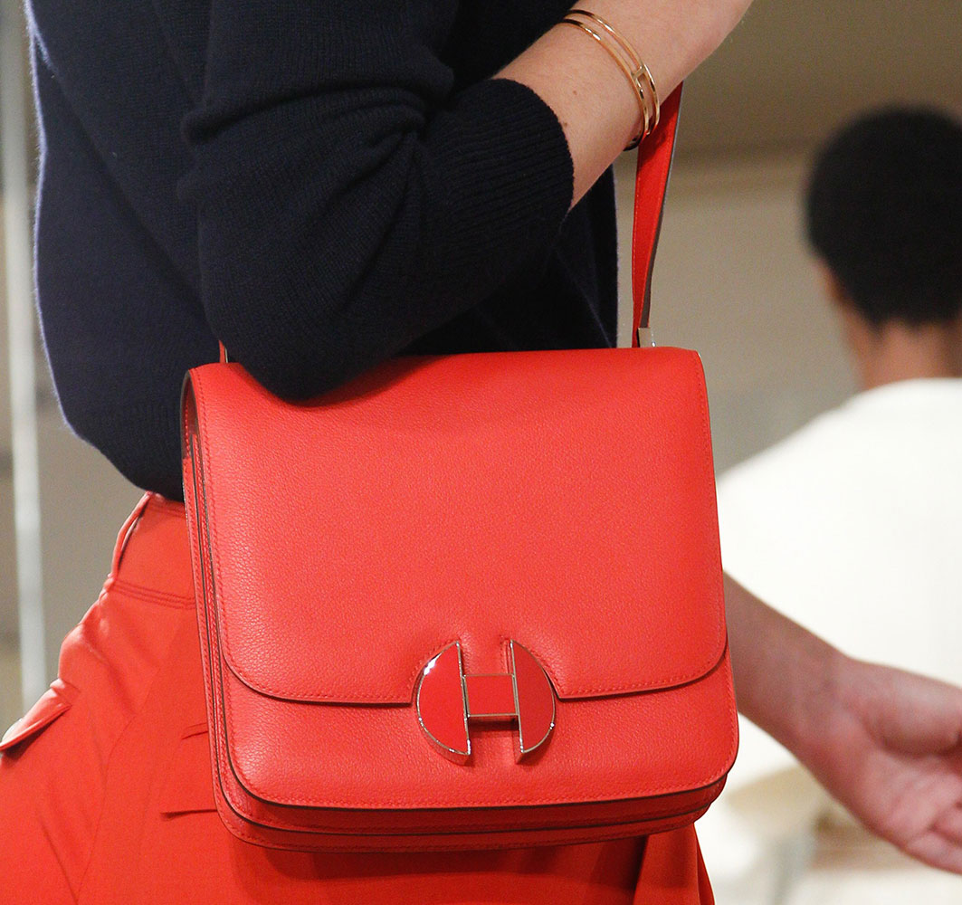 Just Can't Get Enough: Miranda Kerr and Her Mansur Gavriel Bucket Bag -  PurseBlog