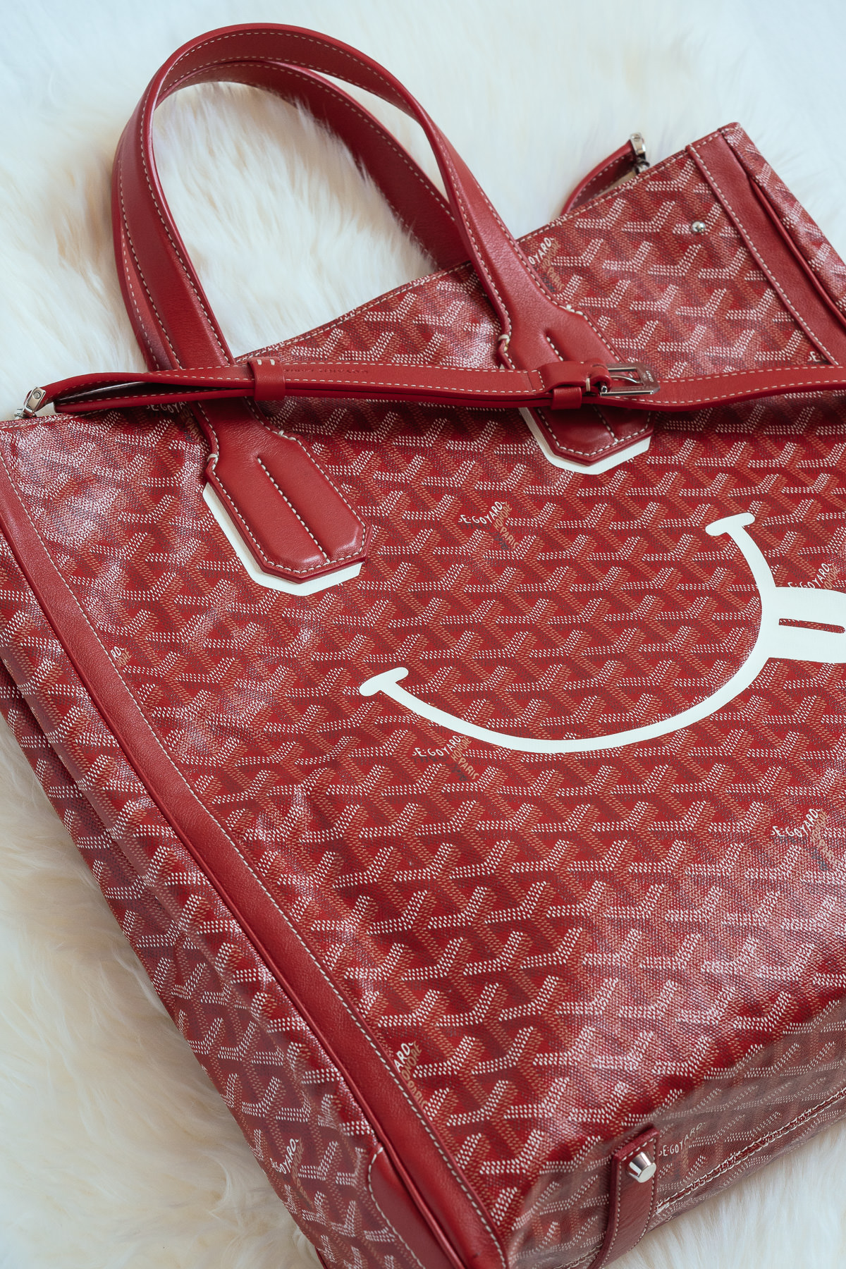 Don&#39;t Be Shy—Tell &#39;em How You Really Feel With the Goyard Voltaire Smile Tote - PurseBlog