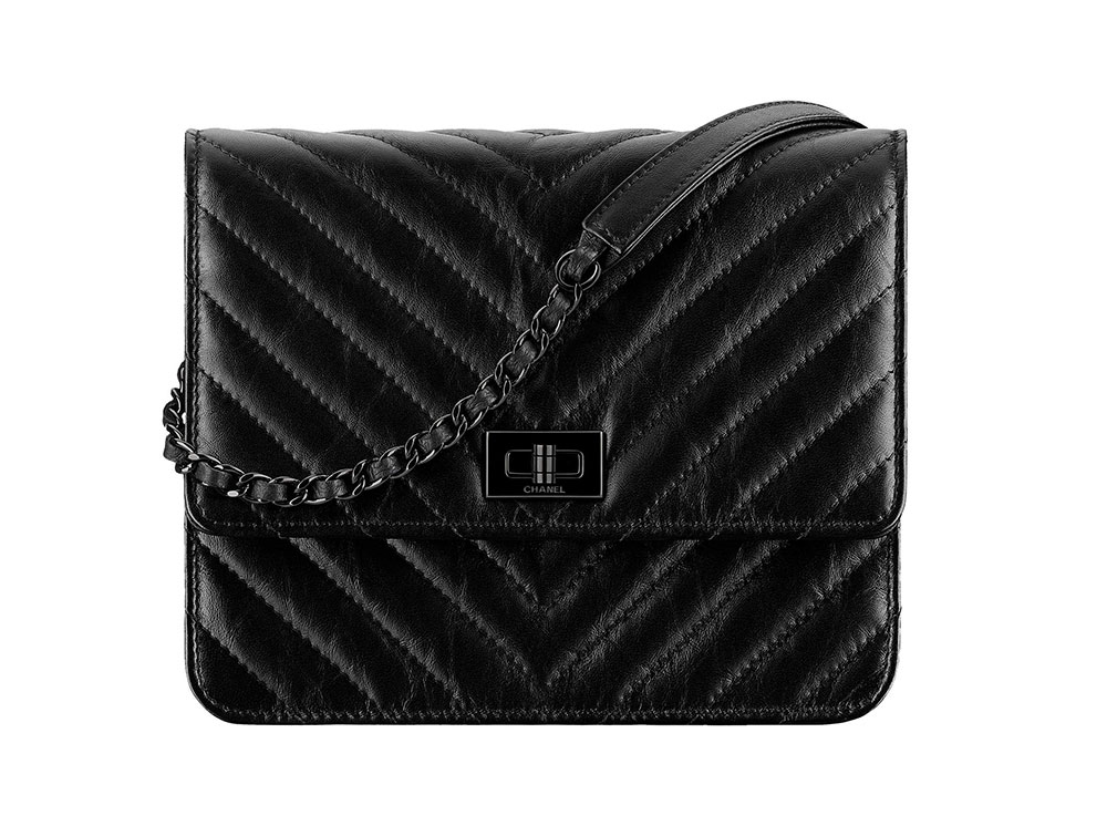 Chanel's Fall 2017 Wallets, WOCs and Accessories are Here, and We Have All  the Pics + Prices - PurseBlog