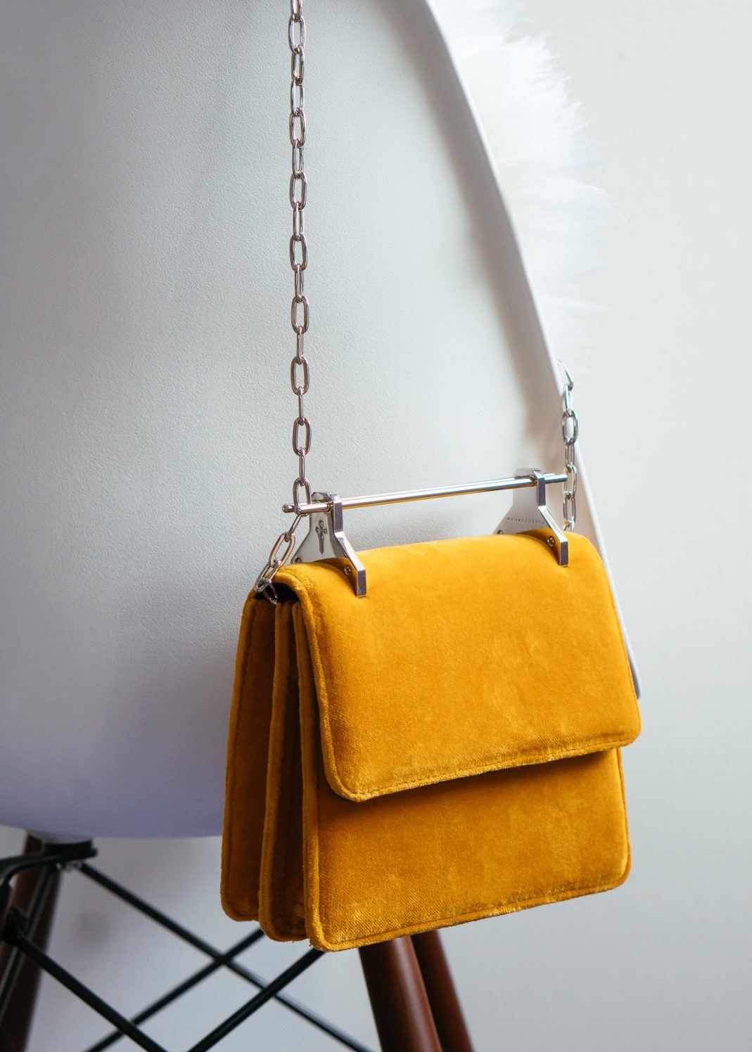 THE NEW OBSESSION OF MINI BAGS • MVC Magazine