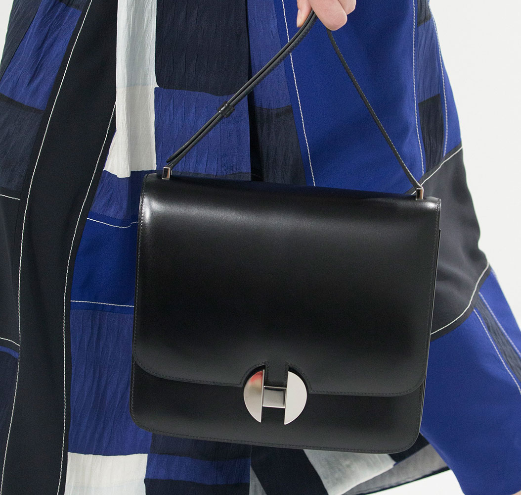 Hermès Focuses on Its Newest Shoulder Bag on the Spring 2018 Runway - PurseBlog