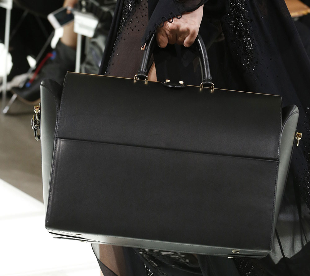 Louis Vuitton’s Spring 2018 Runway Bags Went in an Angular, Minimal ...