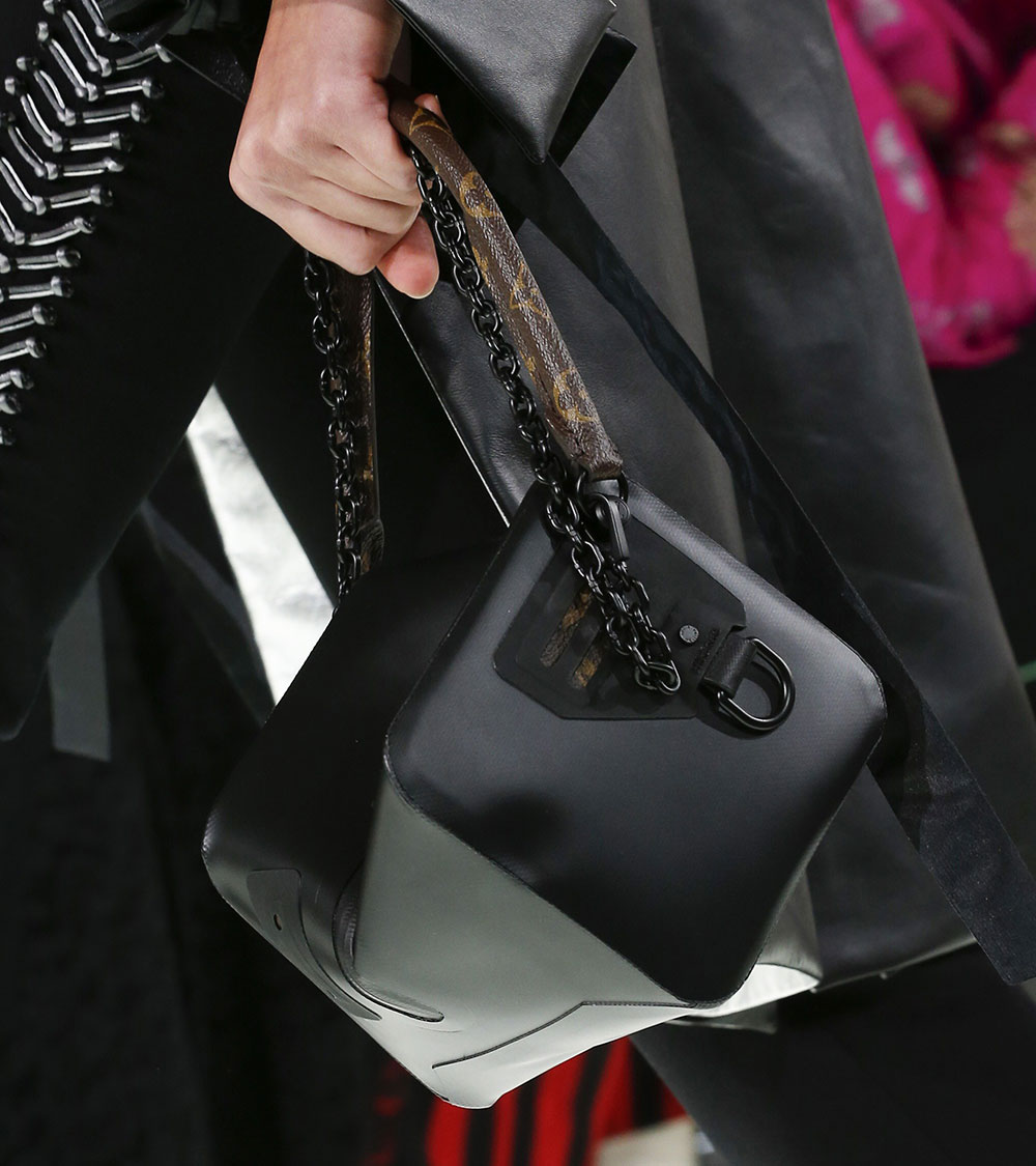 Louis Vuitton's Spring 2018 Runway Bags Went in an Angular, Minimal  Direction - PurseBlog