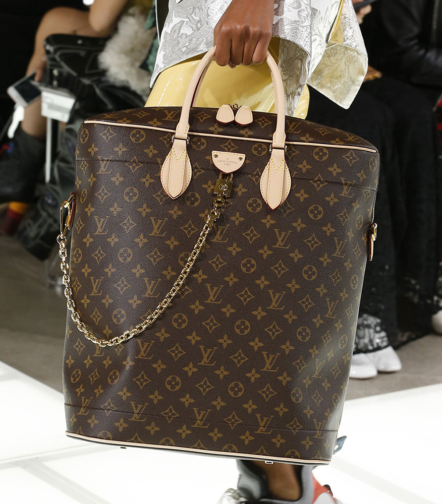 Louis Vuitton s Spring 2022 Runway Bags Went in an Angular Louis Vuitton s Spring 2022 Runway Bags Went in an Angular