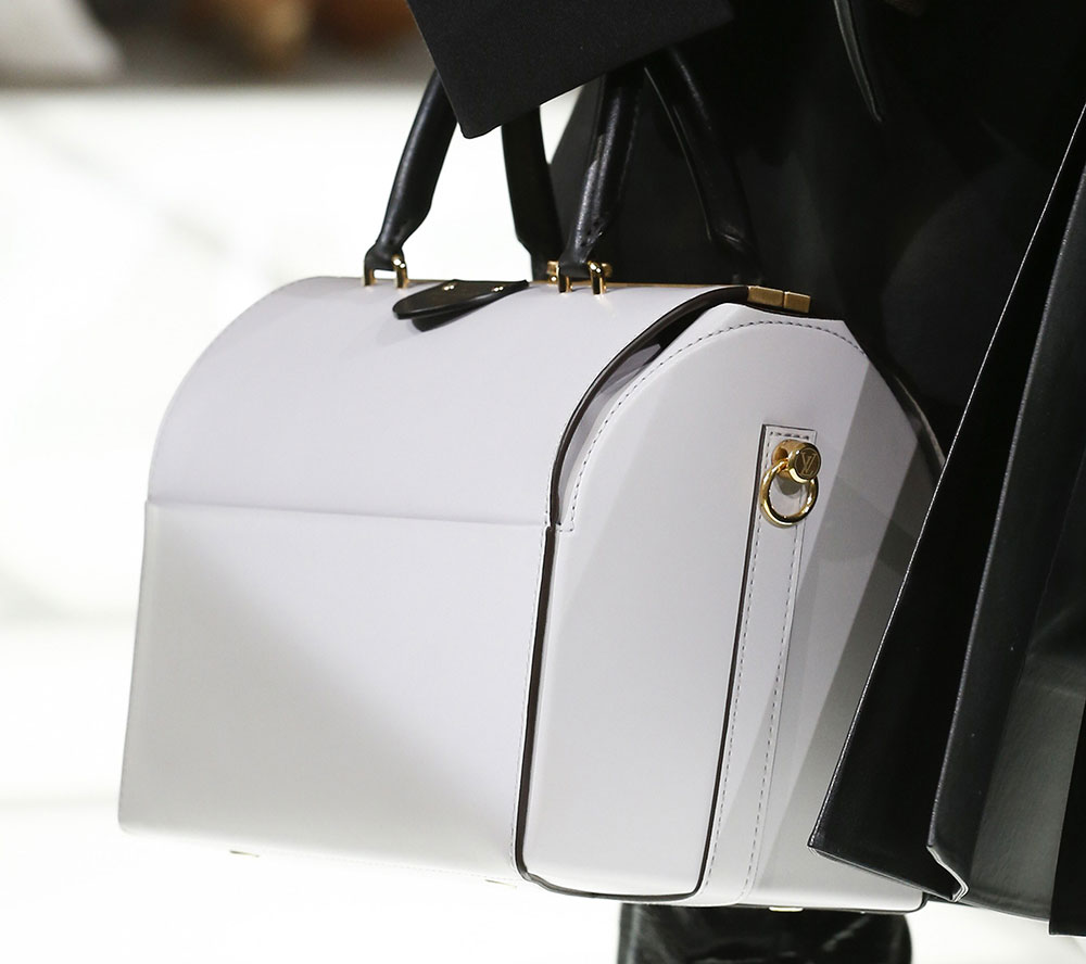 Louis Vuitton's Spring 2018 Runway Bags Went in an Angular, Minimal  Direction - PurseBlog