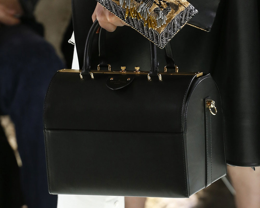 Louis Vuitton's Spring 2018 Runway Bags Went in an Angular, Minimal  Direction - PurseBlog