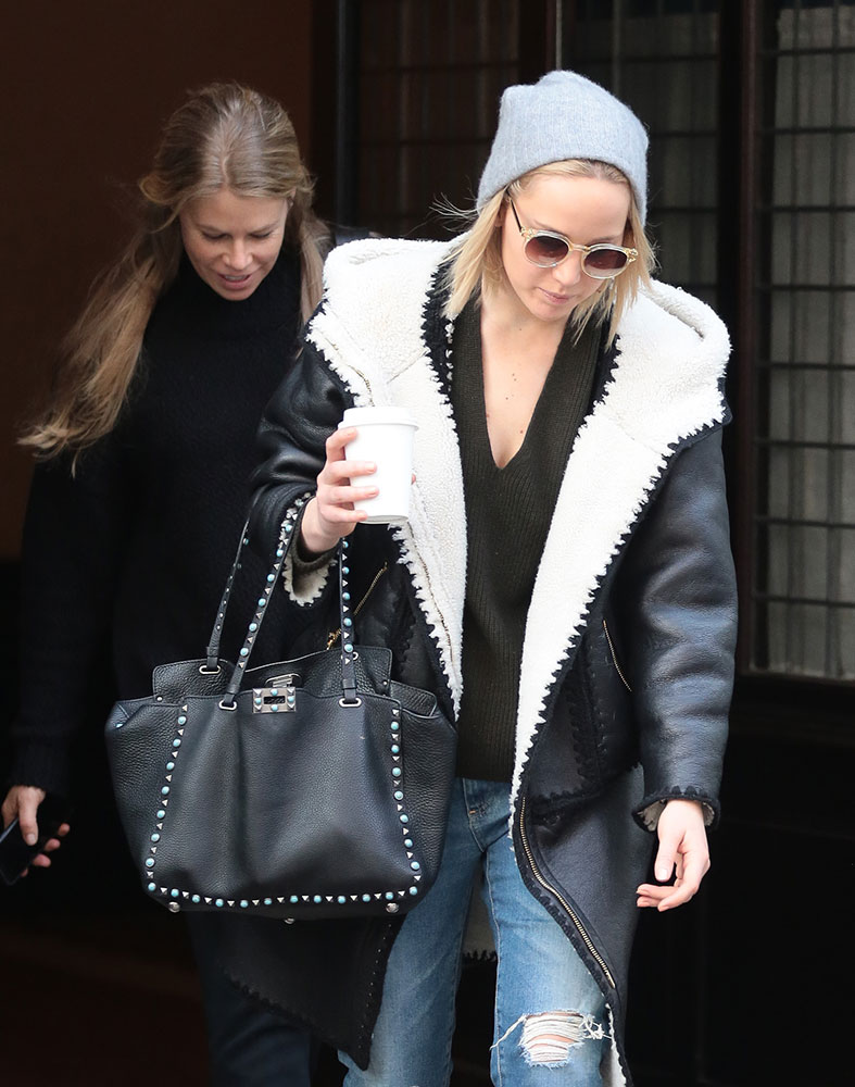 Jennifer Lawrence Can't Get Enough of This Versatile Crossbody Bag