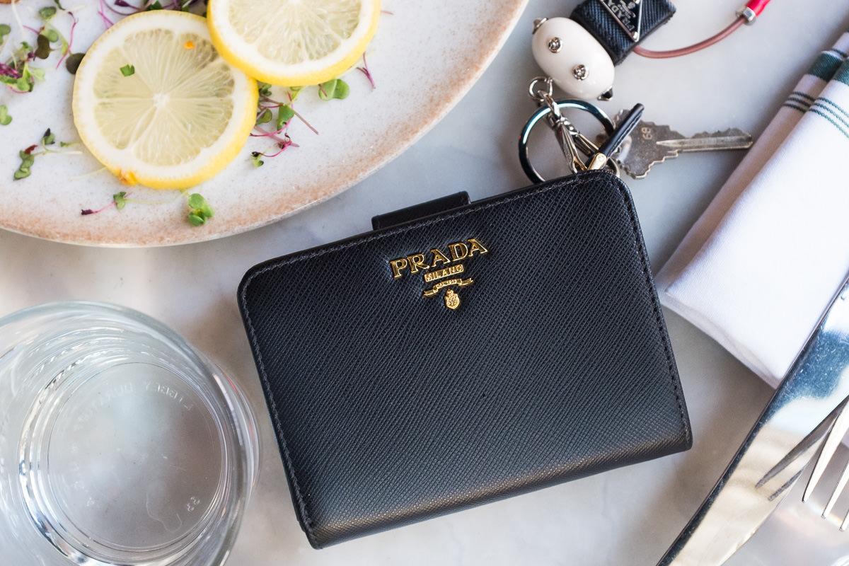 Prada saffiano pouch key trick outlet
