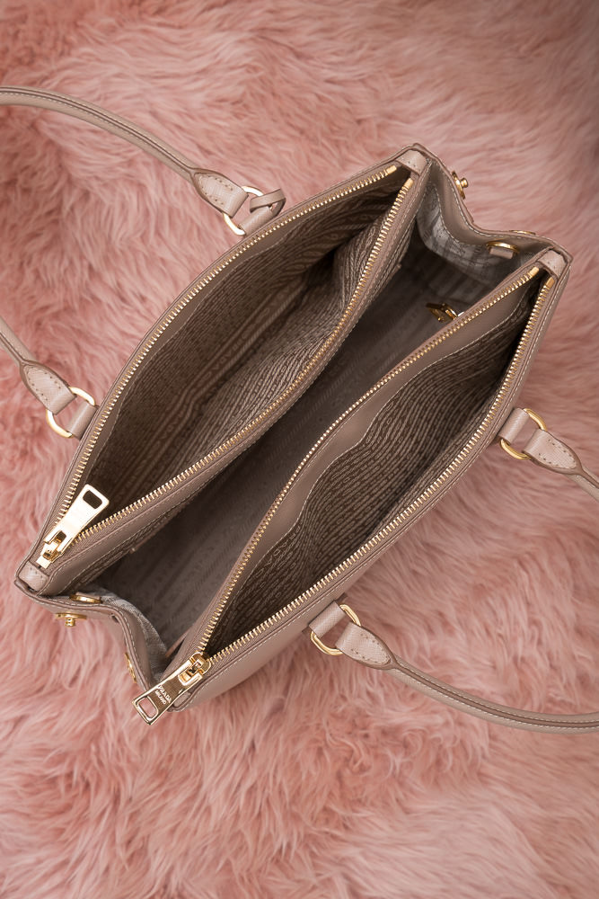 Prada Galleria Medium Bag In Saffiano Leather In Nero