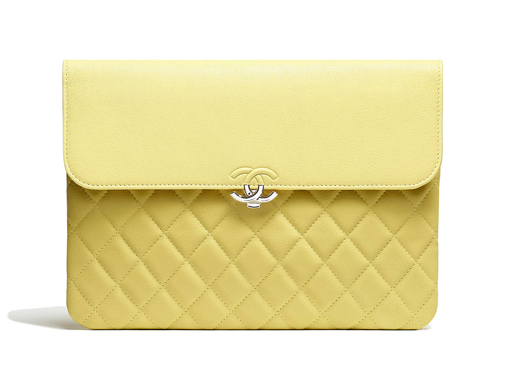 Leather wallet Chanel Yellow in Leather - 22500655