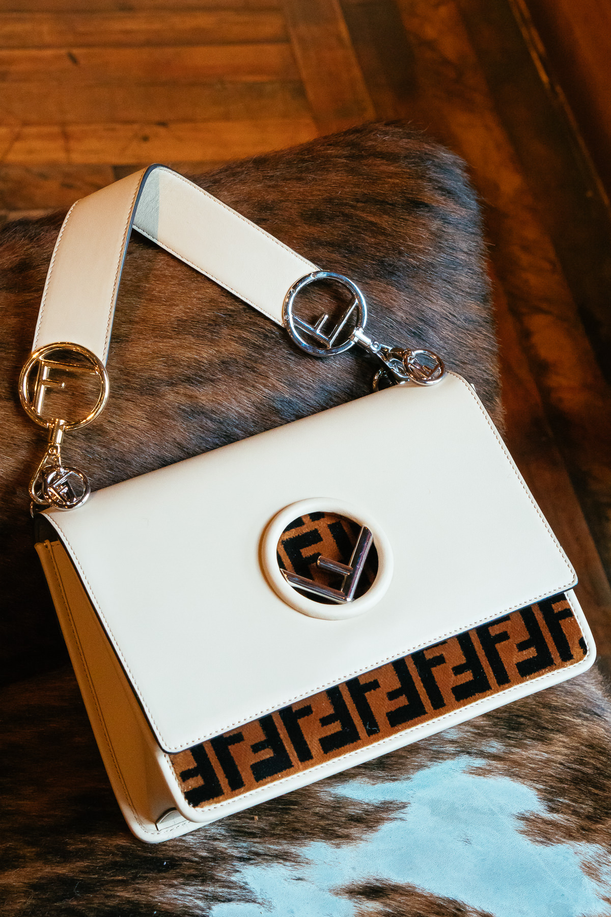 fendi kan i bag logo