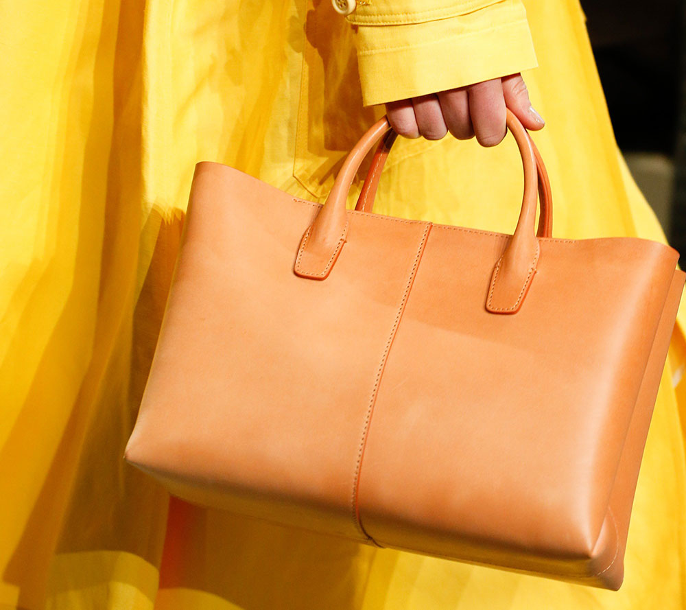 Mansur Gavriel Debuts a Slew of New Bag Shapes on Its See-Now, Buy-Now  Spring 2018 Runway - PurseBlog