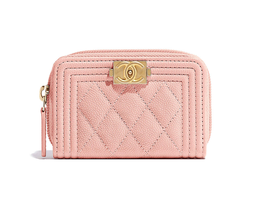 70+ Wallets, WOCs, Accessories from Chanel's Cruise 2018 Collection, All  with Pics and Prices - PurseBlog