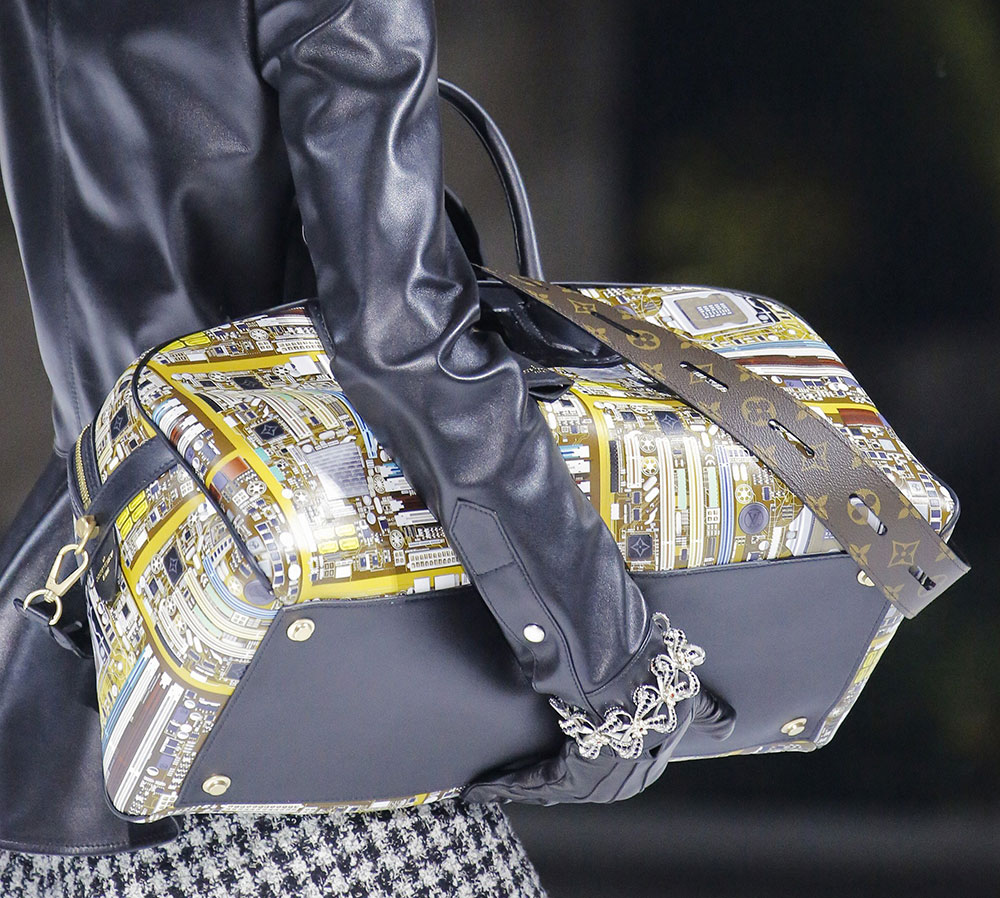 Louis Vuitton Steps Far Away From The Brand’s Signatures for Its Fall 2018 Runway Bags - PurseBlog