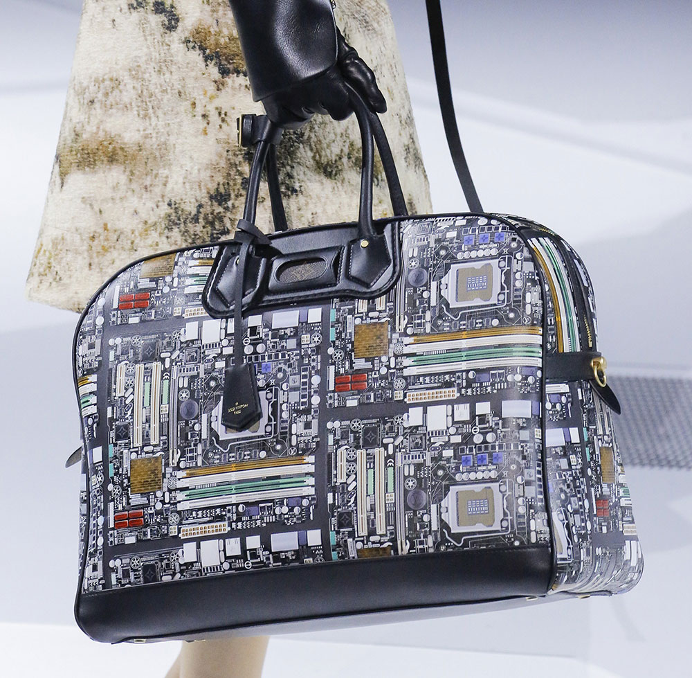 Louis Vuitton Steps Far Away From The Brand’s Signatures for Its Fall 2018 Runway Bags - PurseBlog