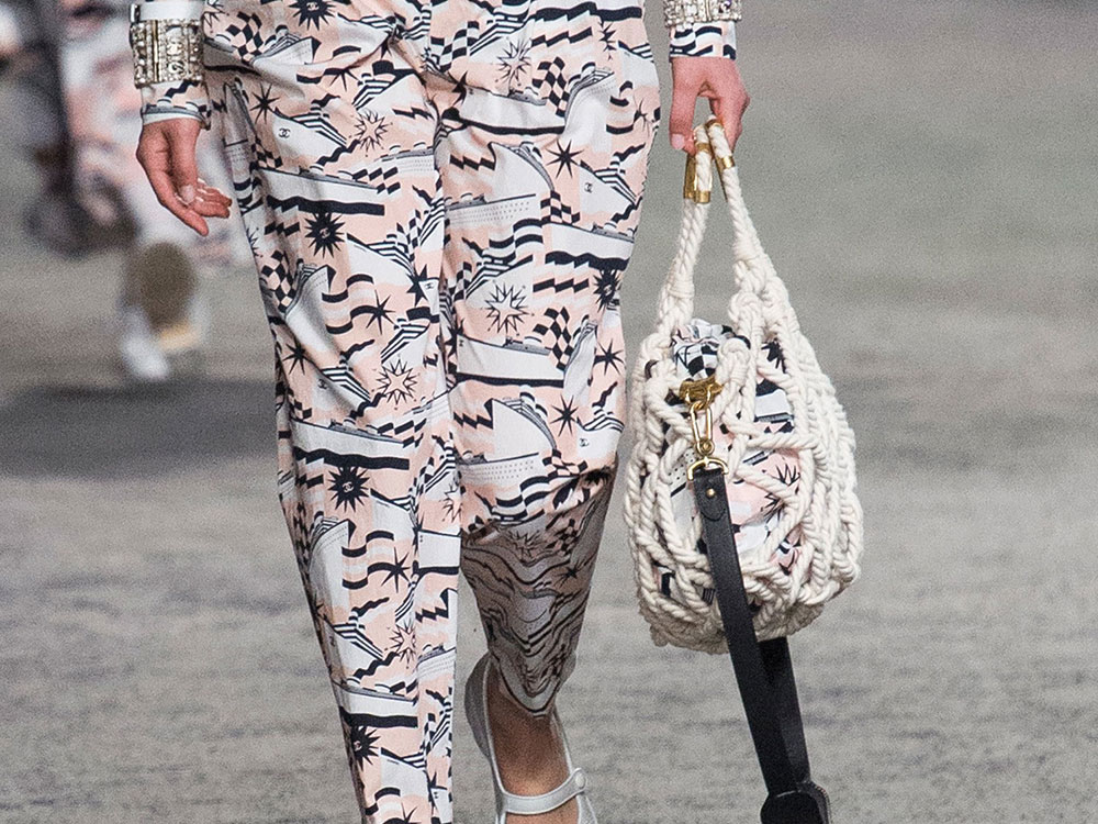 CHANEL Fashion - Cruise 2019/20 - Large Bowling Bag - Reference