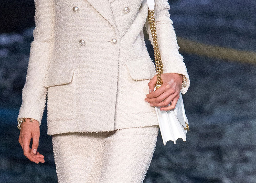 THE ICONIC WHITE JACKET For Cruise 2019/20, CHANEL explores new