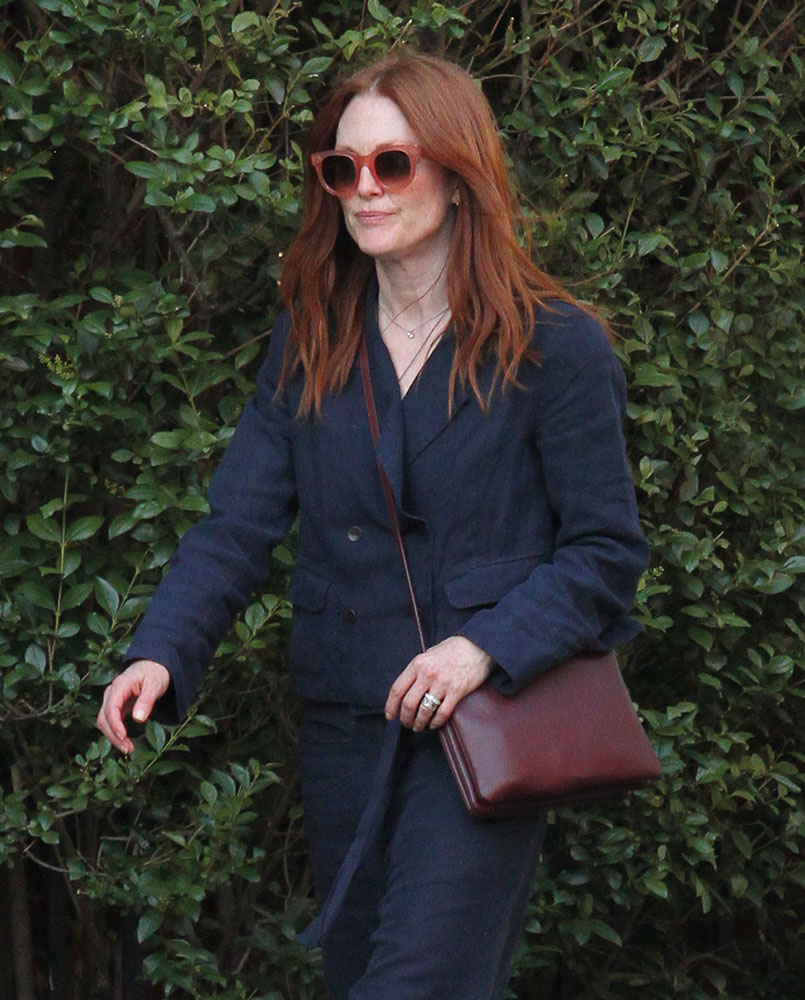Julianne Moore is Better Than All of Us, So Let's Take a Moment to Admire  Her Bags - PurseBlog