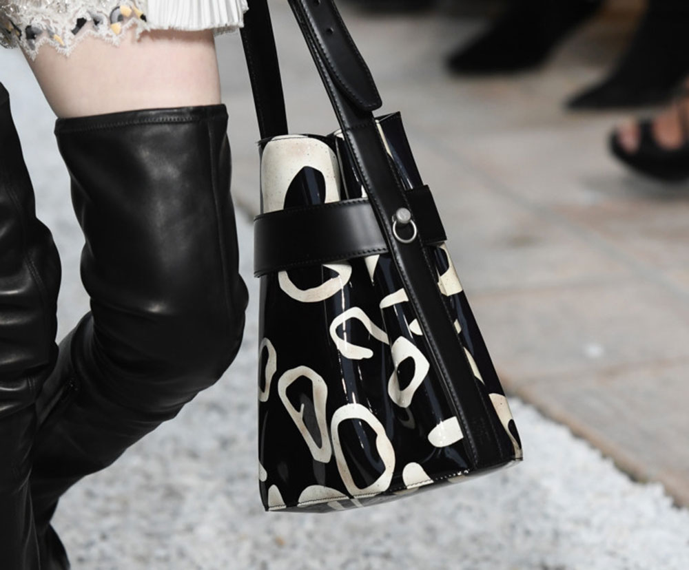 Louis Vuitton’s Cruise 2019 Runway Bags Include a Cute Collab with Grace Coddington - PurseBlog