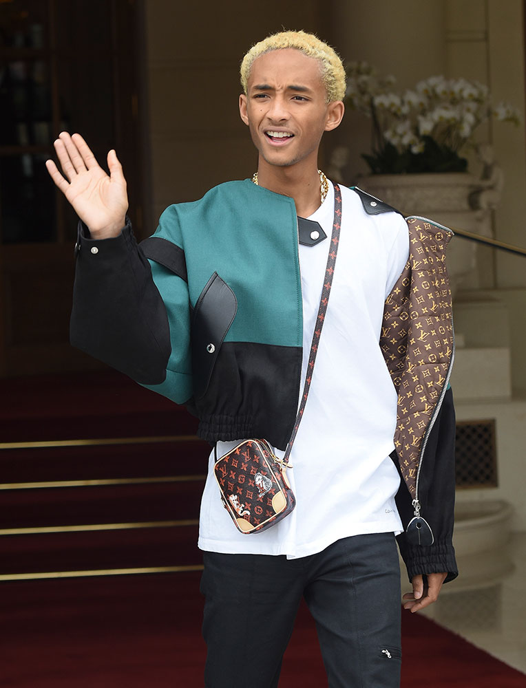 Jaden Smith se llevó la casa a cuestas al desfile de Louis Vuitton,  literalmente