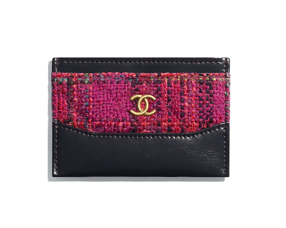 Chanel Gabrielle black chevron quilted calfskin card holder