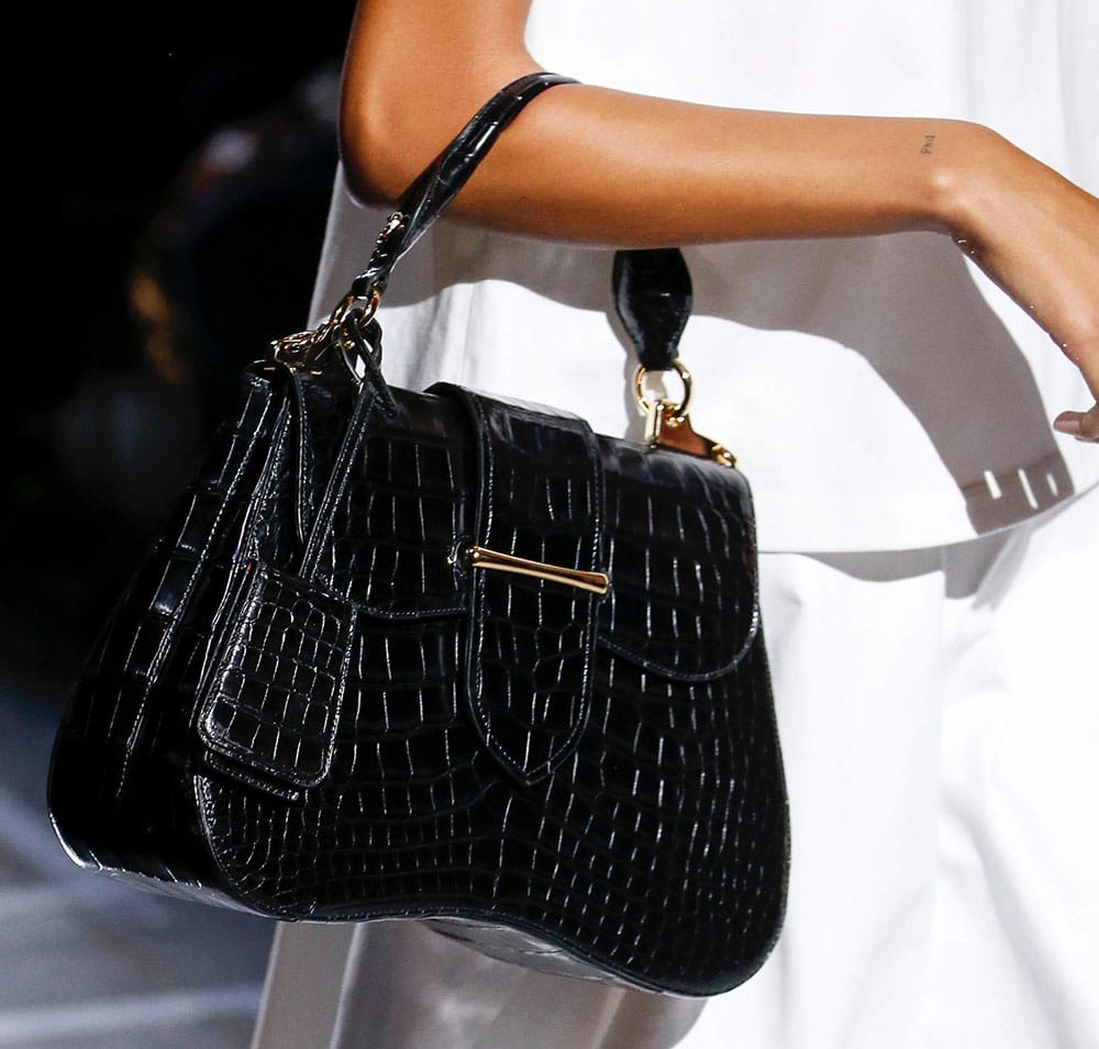Prada s Debuted a New Top Handles and Frame Bags on Its Spring 2019 Runway Sandali AGATHA RUIZ DE LA PRADA 222956 A S Blanco Y Corazones ParallaxShops
