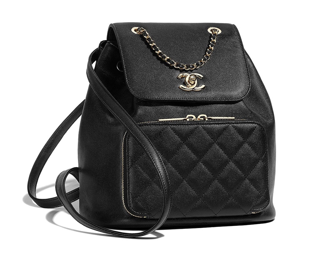 Chanel East West bag worn on the shoulder or carried in the hand in pink quilted leather