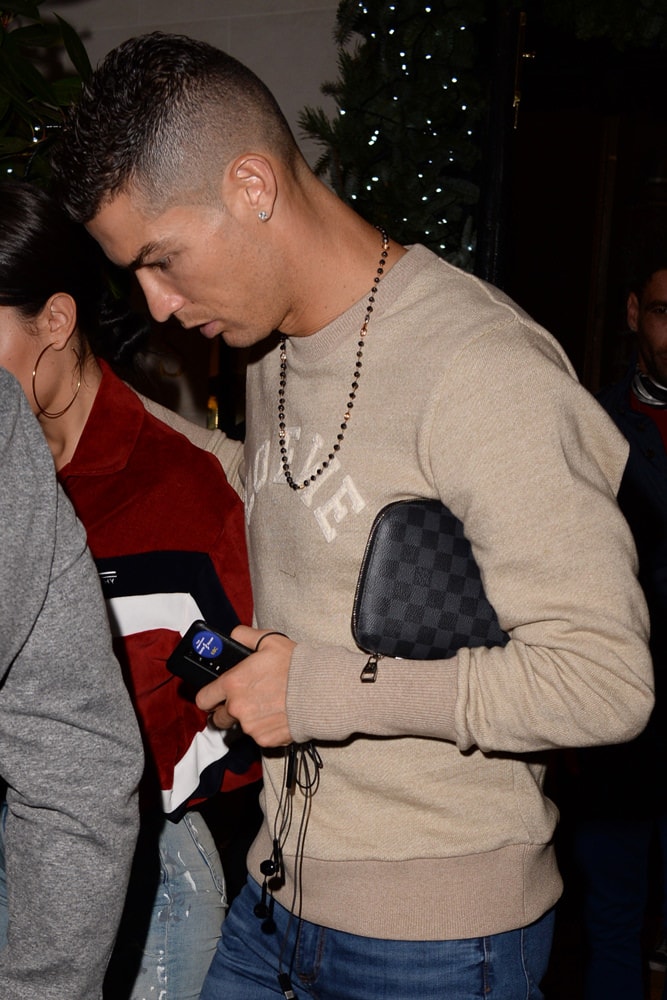 The suitcase Louis Vuitton Cristiano Ronaldo on his account