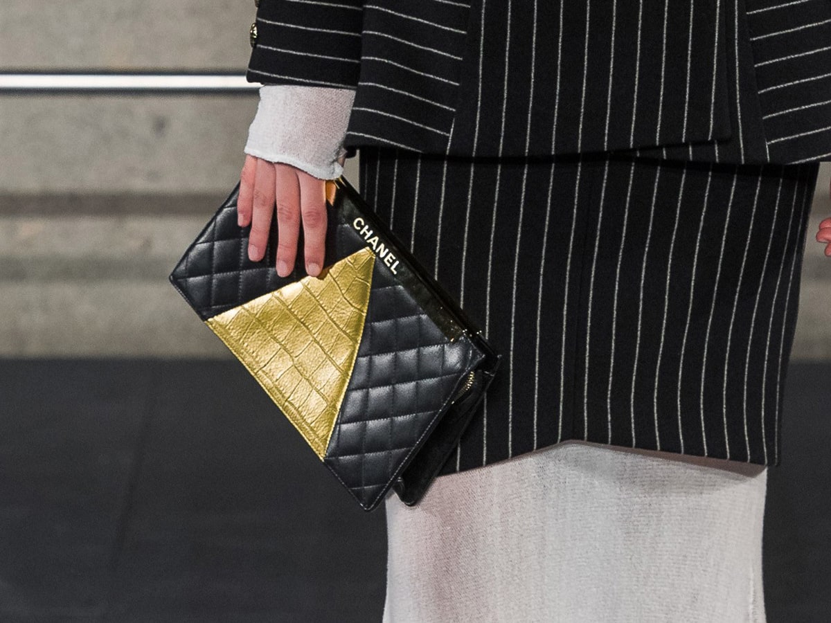 Get Your First Look at Chanel's Métiers d'Art 2019 Bags Straight From the  Runway - PurseBlog