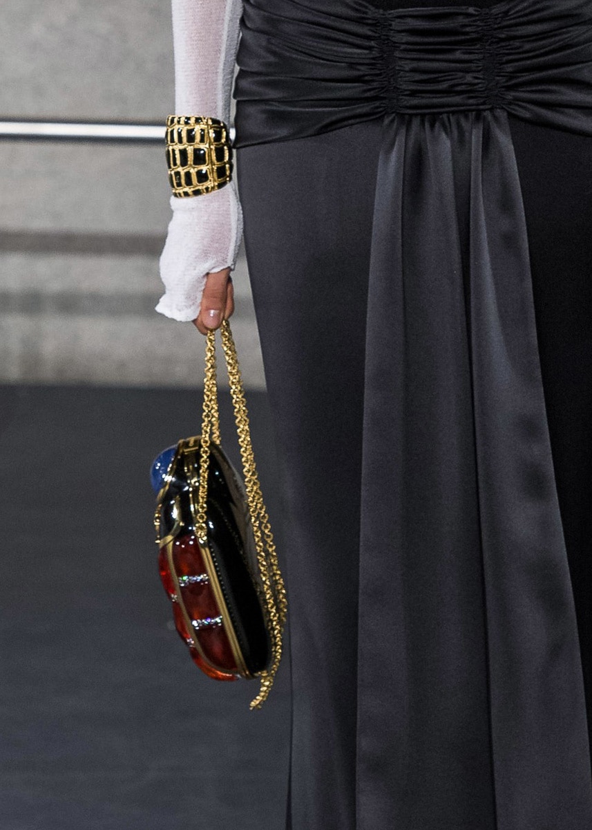 Get Your First Look at Chanel's Métiers d'Art 2019 Bags Straight From the  Runway - PurseBlog