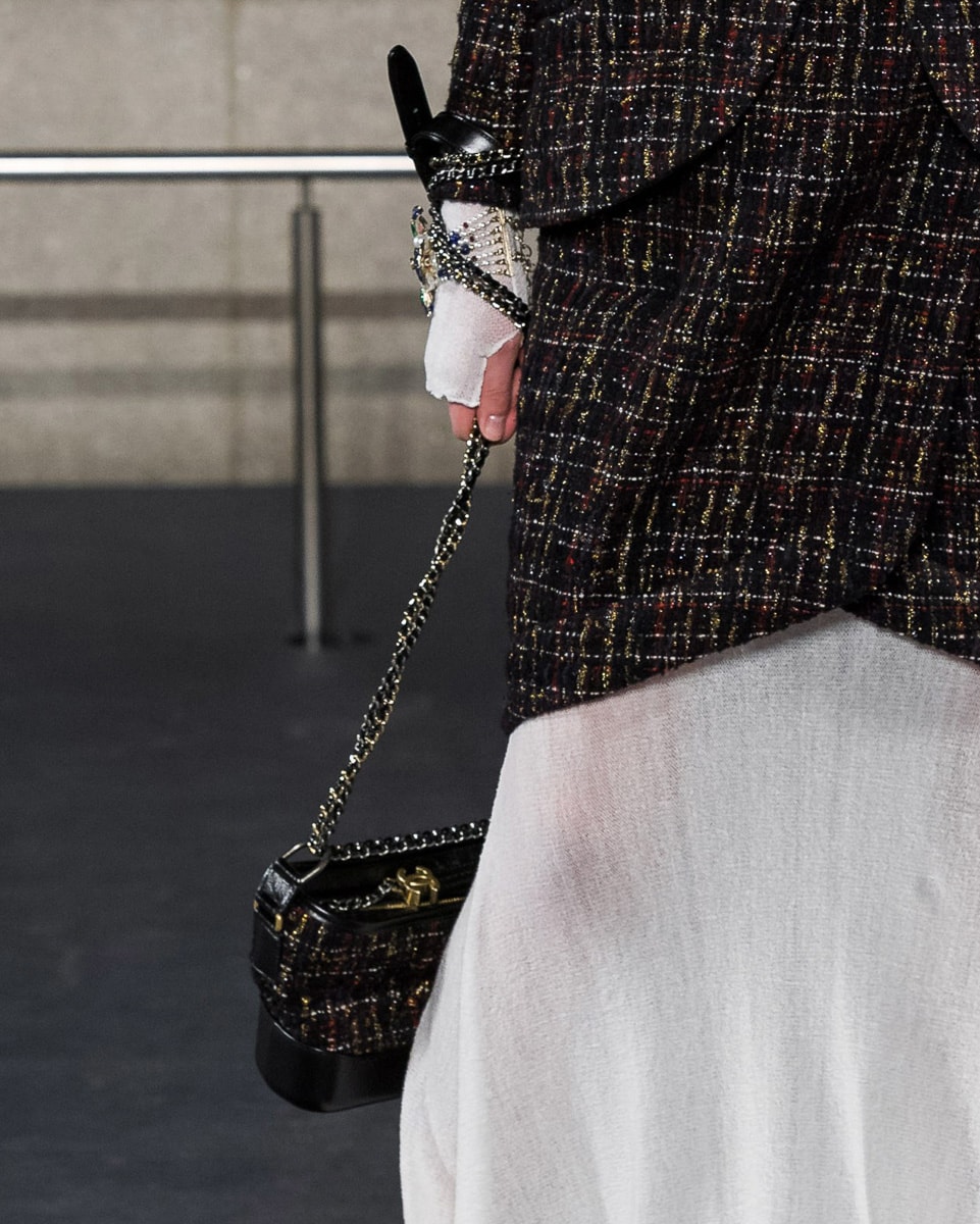 Get Your First Look at Chanel's Métiers d'Art 2019 Bags Straight From the  Runway - PurseBlog